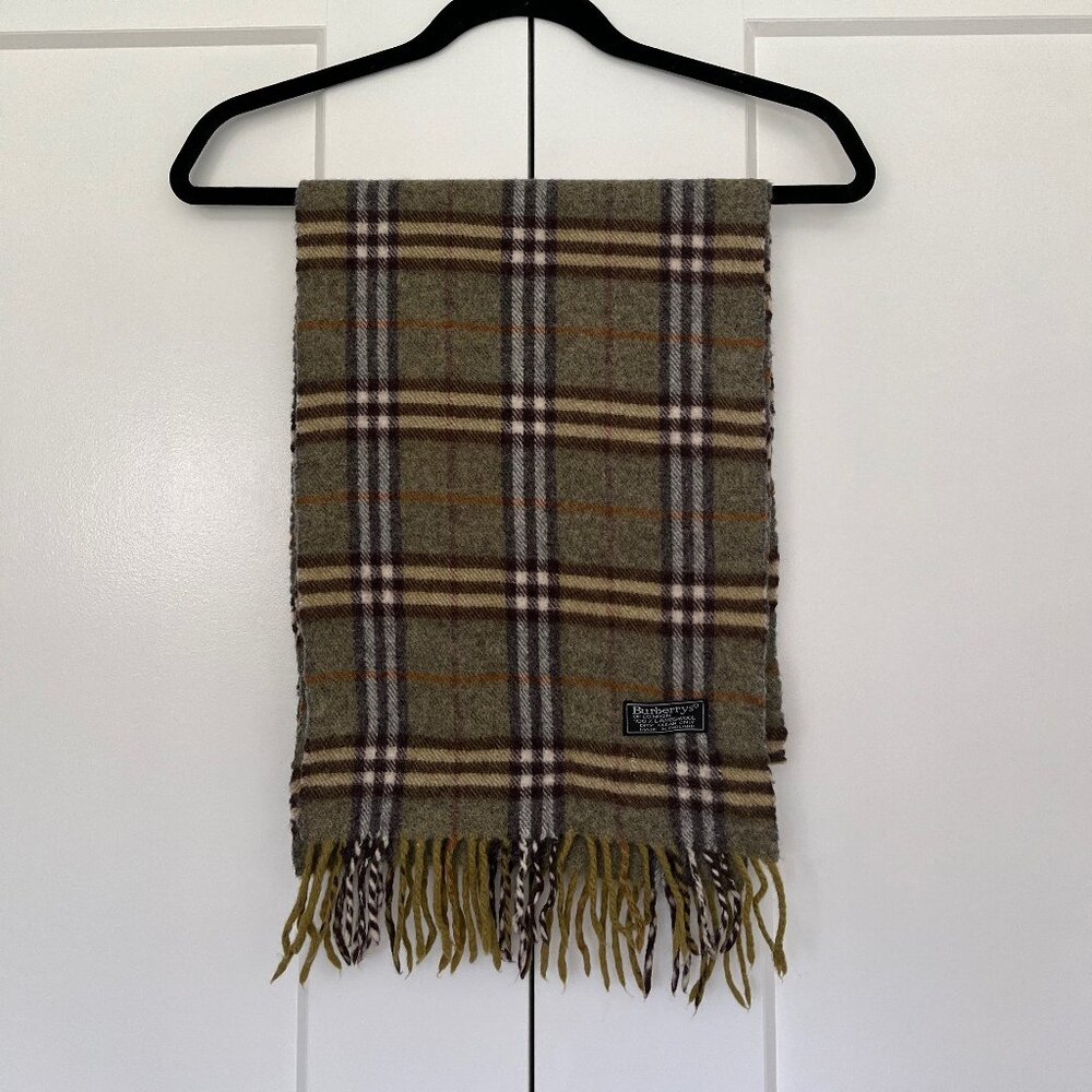 Burberry 100% lambswool vintage scarf